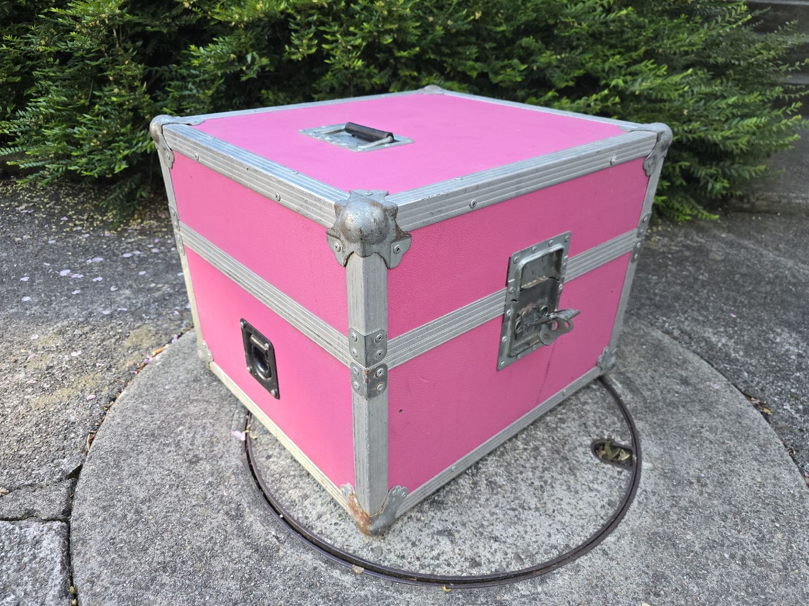 Transportkisten: Pinke Flightcase, stabile Transportbox, 51x44x57cm – Gebraucht aus Uster von DuVaekkedeMig 3