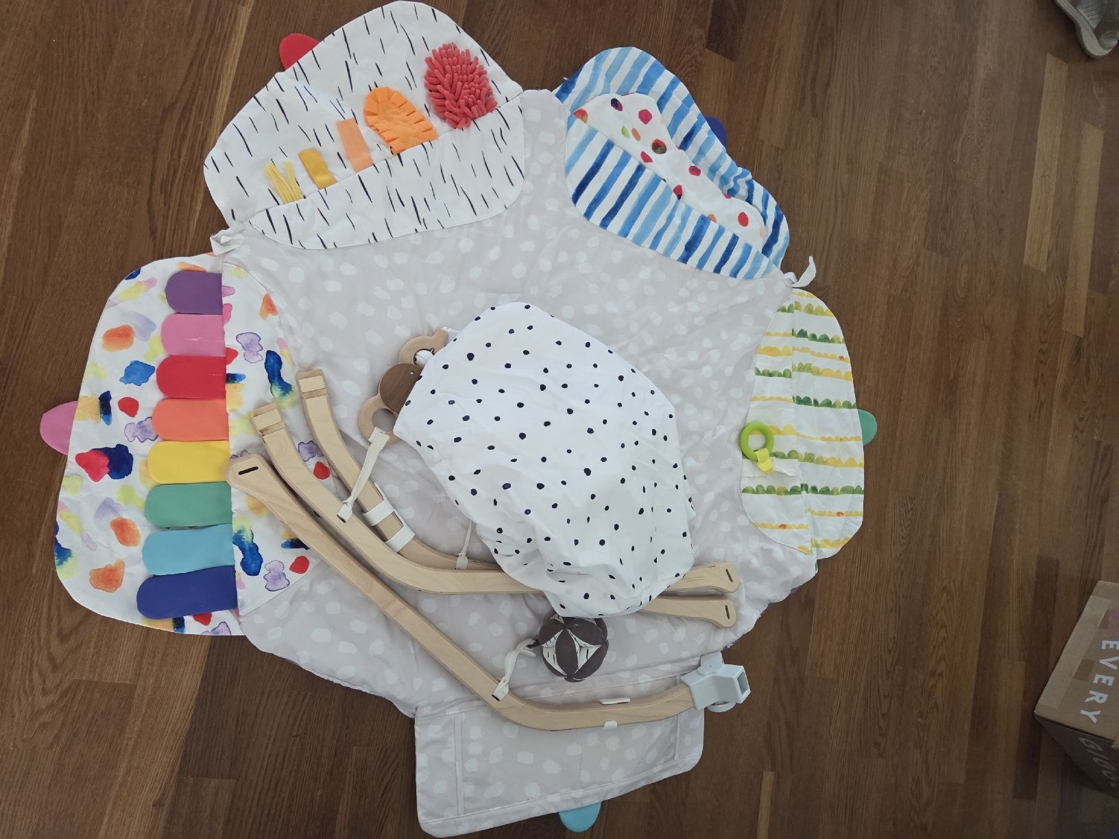 Spielmatte: Lovevery Play Gym – Gebraucht aus Glattpark (Opfikon) von violentien 1