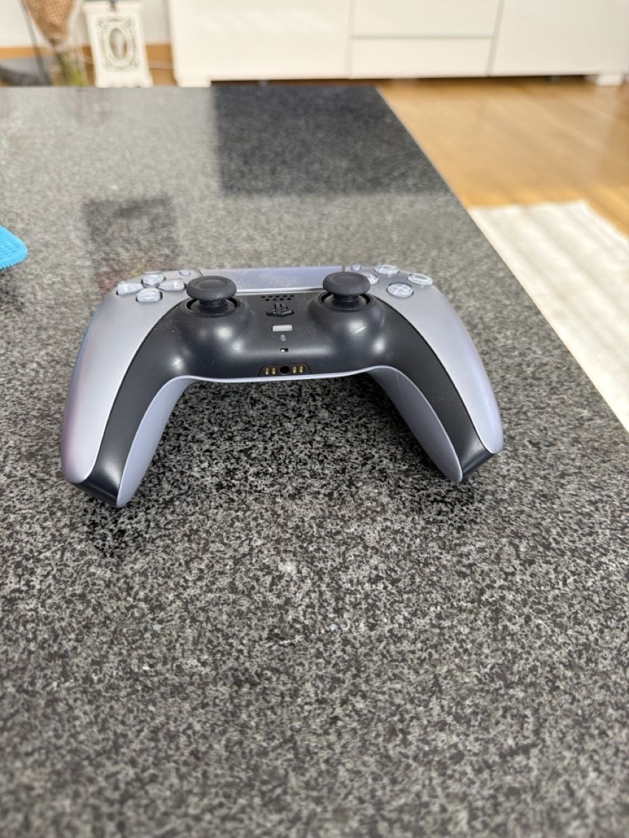 Sony Manettes: Playstation 5 Controller – D'occasion à Zofingen par ome_5n2w 1