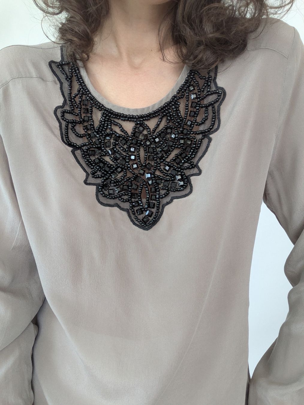 Riani Camicette: Bluse Riani Seide grau Damen Grösse S mit Perlenbesatz – Usato da Rorschach venduto da olg_5qq2 1