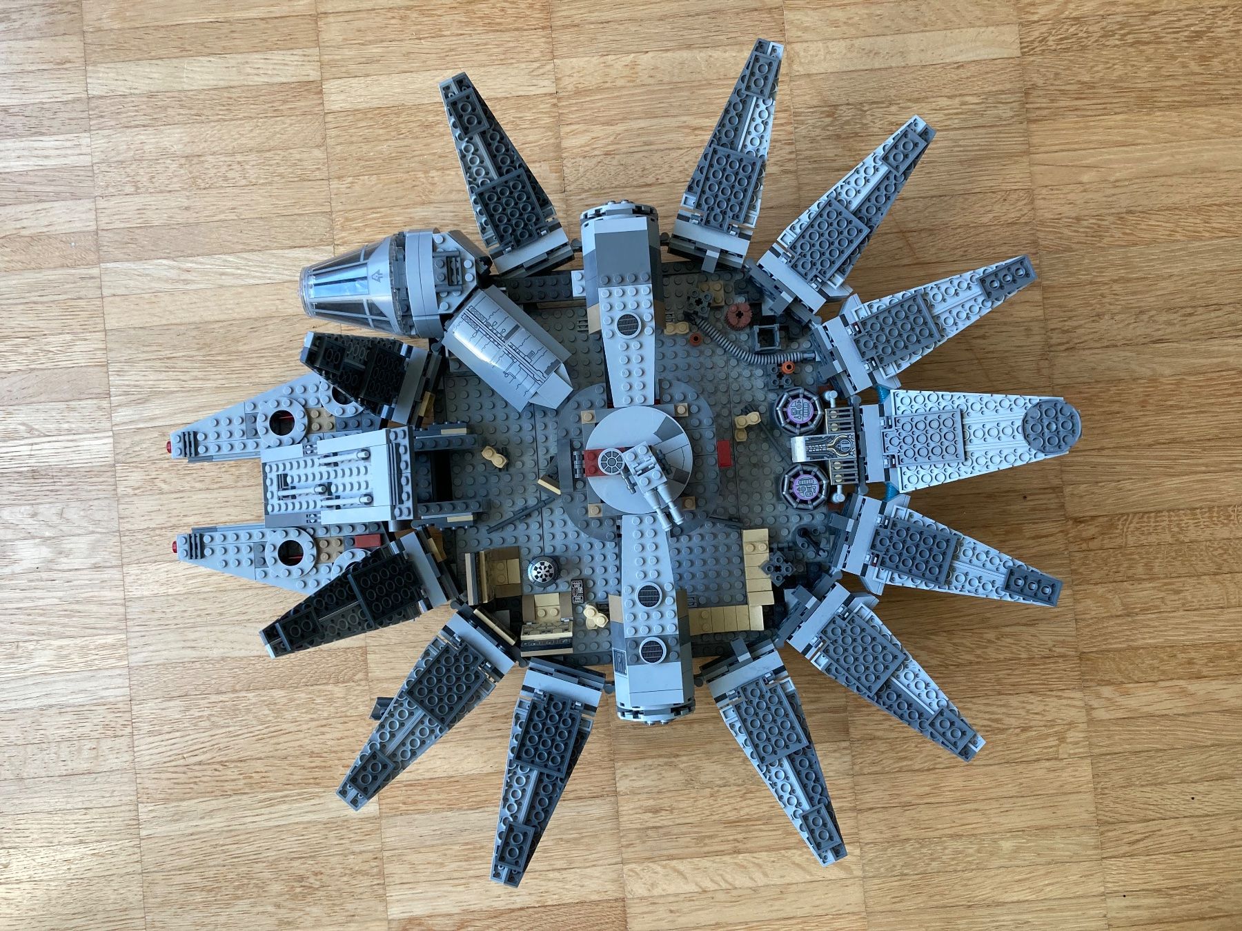 Lego Spielzeuge: LEGO STAR WARS Set 75105 Millennium Falcon – Gebraucht aus Nürensdorf von salut 2