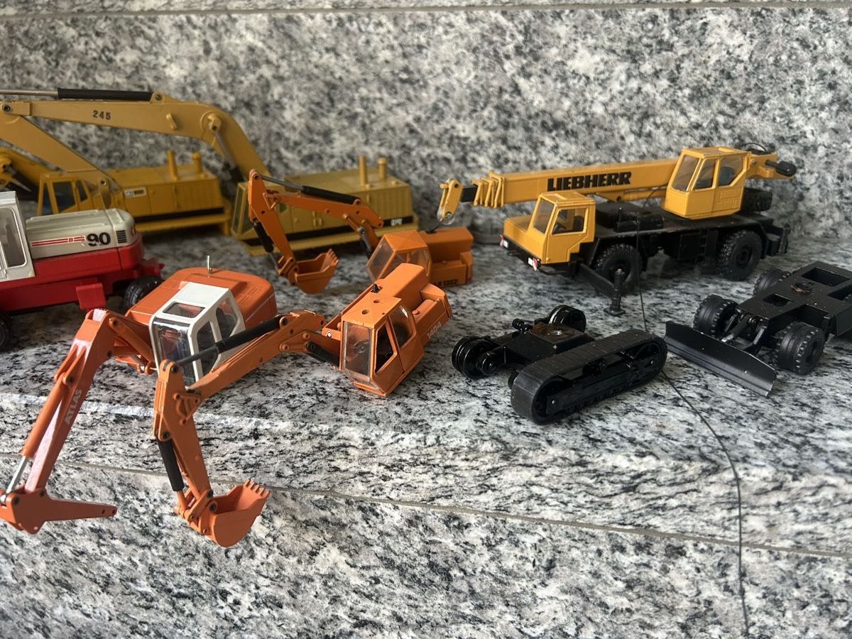 Excavateurs: Konvult Bastelreste, 1:50 – Défectueux à Horw par Tigercat635 5
