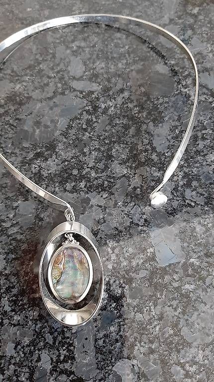Catenine: Halsspange mit Anhänger – Usato da Kriens venduto da honig01 3