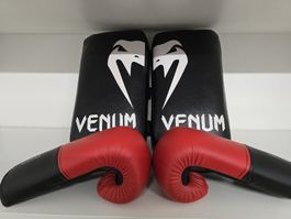 Venum Schlagpolster und Outshock Boxhandschuhe 10 oz