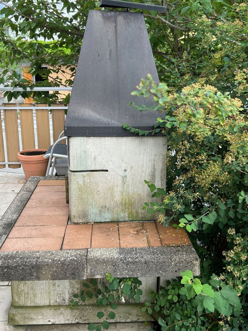 Griglie: Gartencheminée, Massiver Steingrill-Ofen – Usato da Untereggen venduto da mara15 4