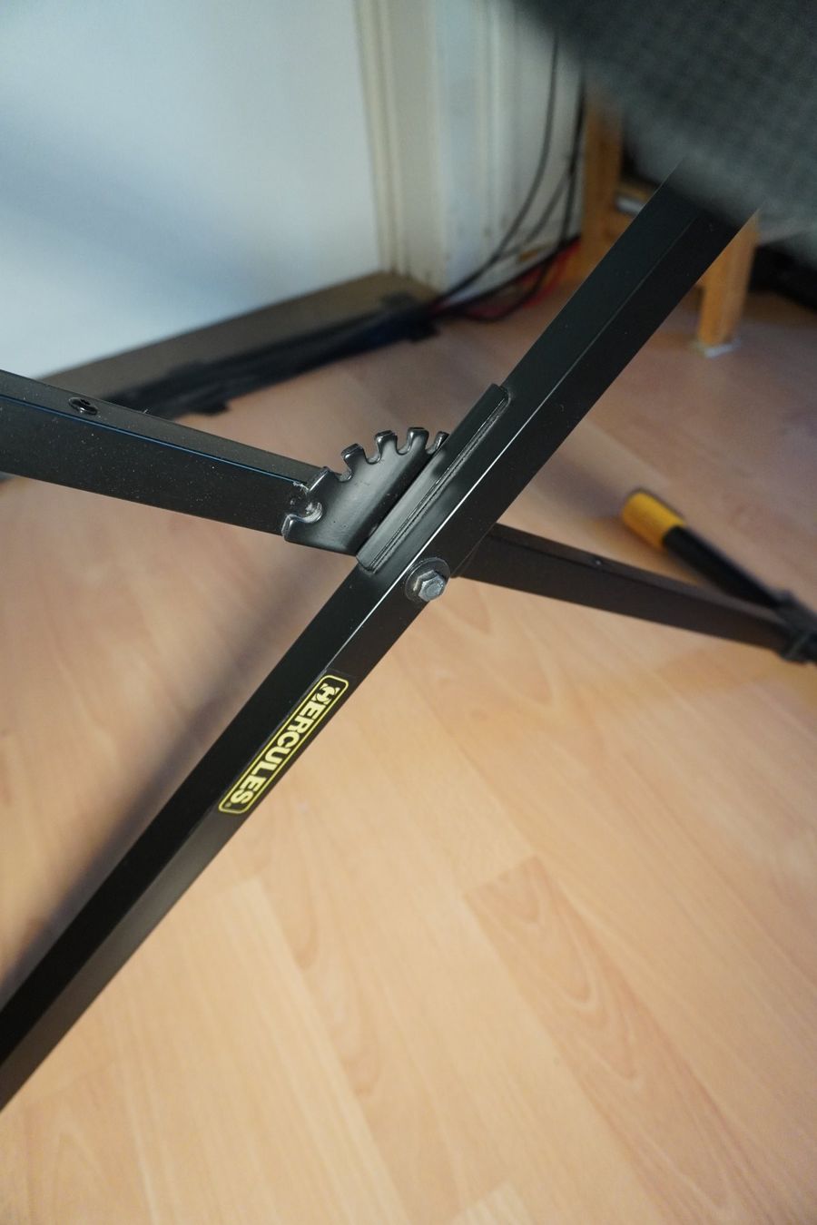 Hercules Supporti per strumenti musicali & leggii: Hercules Stand Keyboard – Usato da Luven venduto da mat_6gx6 1