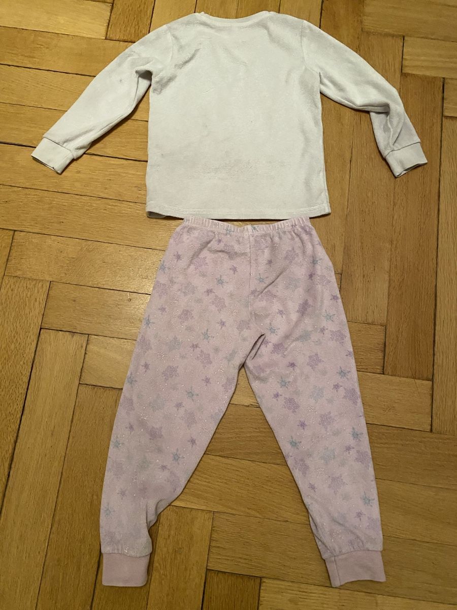 Disney Pyjamas & Ähnliches: C&A Disney Frozen Pyjama, Grösse 116 – Gebraucht aus Bern von Elisa64 4