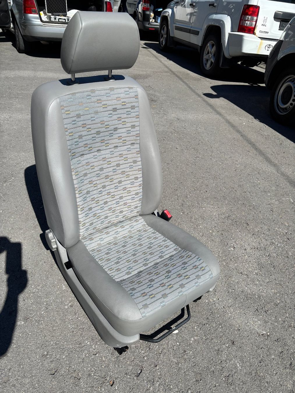 VW Tutti pezzi di ricambio auto: VW T5 Beifahrer oder Fahrersitz – Usato da Gams venduto da mir_n5kk 6