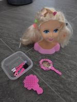 Tête à coiffer et divers petits accessoires