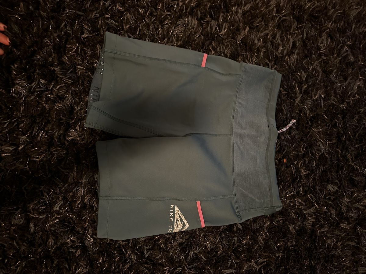 Nike Pantaloni: Short Nike Trail Epic Luxe Bleu – Nuovo (secondo la descrizione) da Bulle venduto da Miriammf_6 4