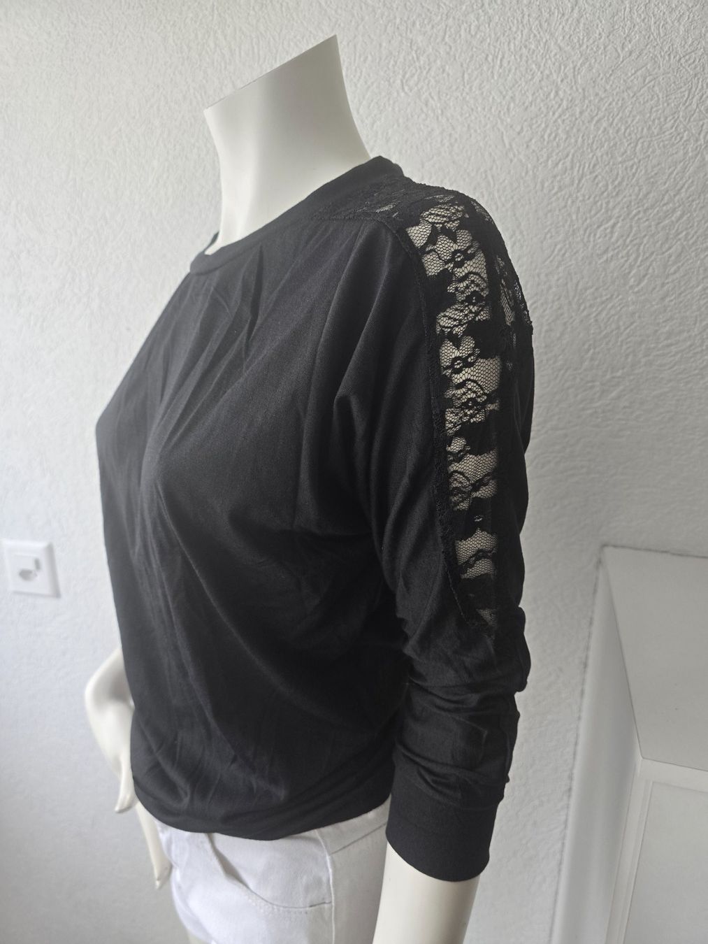Top: Pull noir et dentelle T-S Neuf – Nuovo e nell'imballaggio originale da Les Verrières venduto da kitel79 8