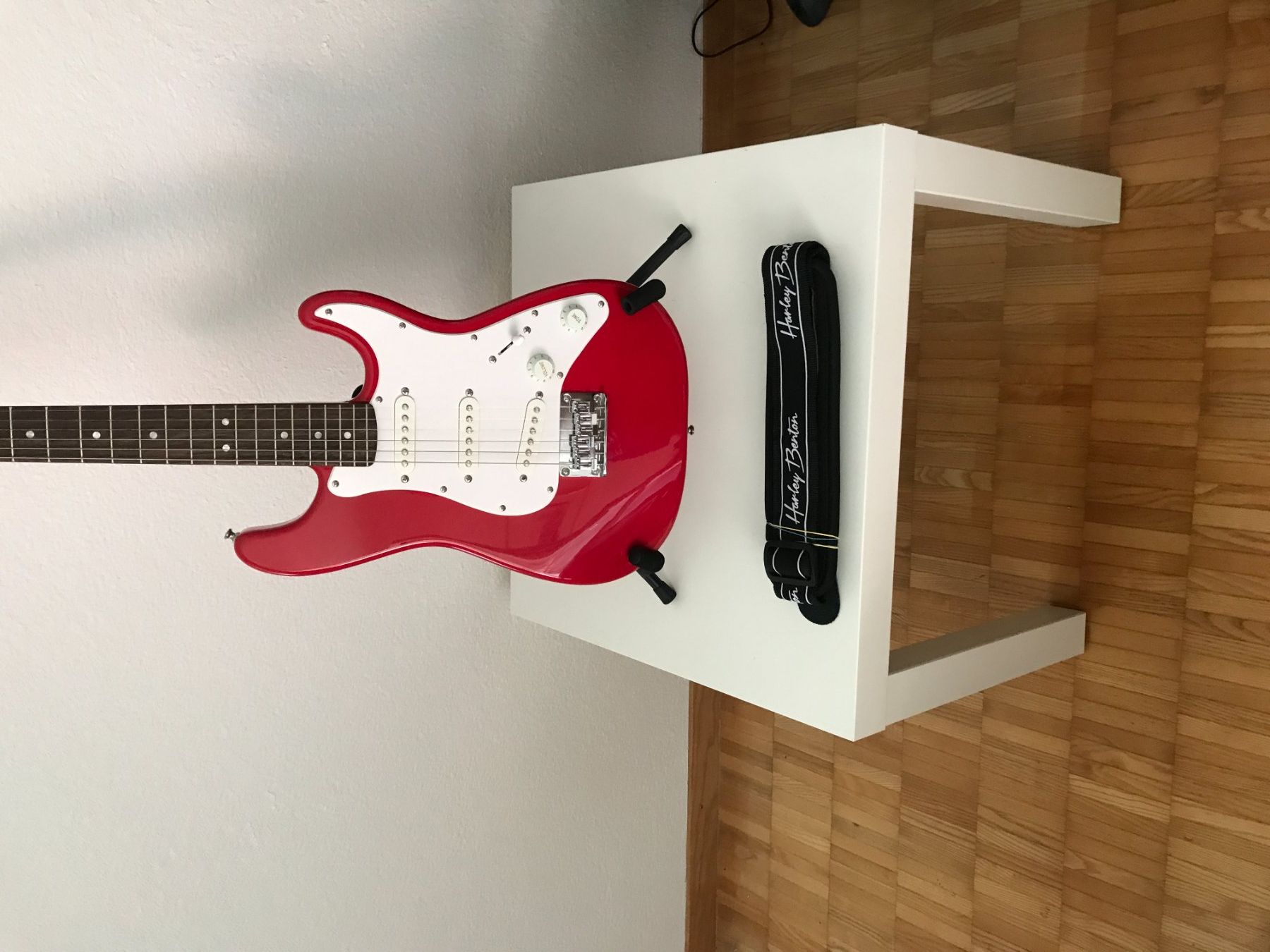 Squier Musikinstrumente: Squire Mini Stratocaster Red Wine – Gebraucht aus Niederurnen von Lardi1 1