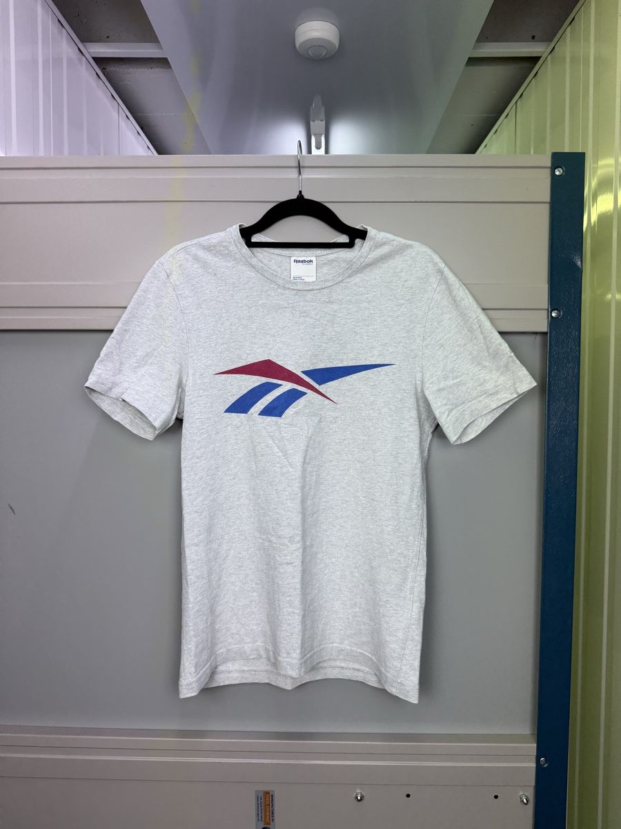 Reebok T-Shirts: Reebok tee (2016) – Gebraucht aus Lausanne von Unehistoiredesapes