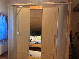 Grosser Kleiderschrank mit Spiegeltür Topzustand!