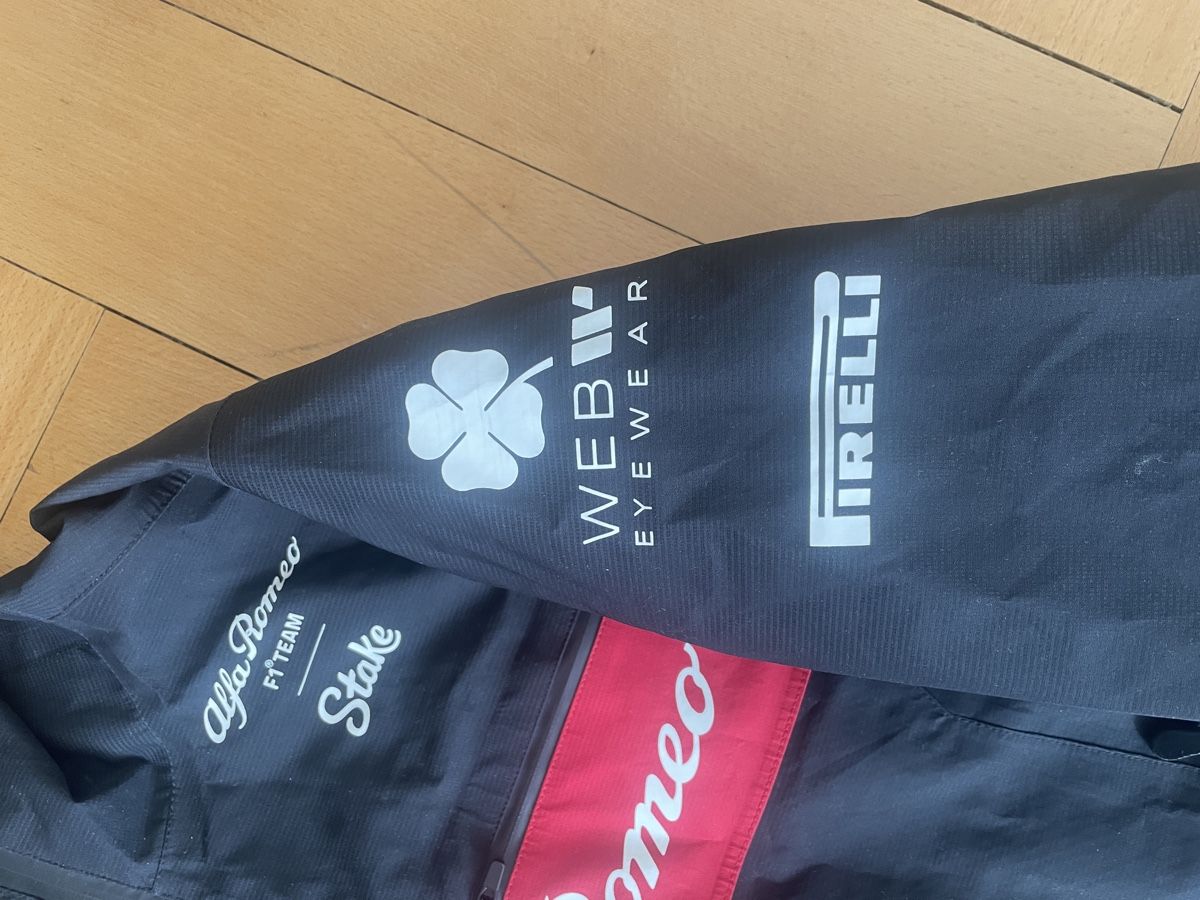 Alfa Romeo Giacche: Alfa Romeo F1 Team 2023 Rain Jacket - CODE-ZERO - XL – Usato da Zürich venduto da Eumi7 2