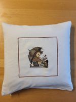 Kissen 35x35cm, Hummel-Stickereien (beidseitig) mit Füllung