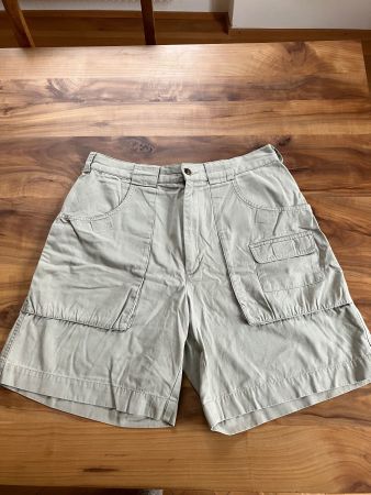 schöne, kurze , beige Sommershorts
