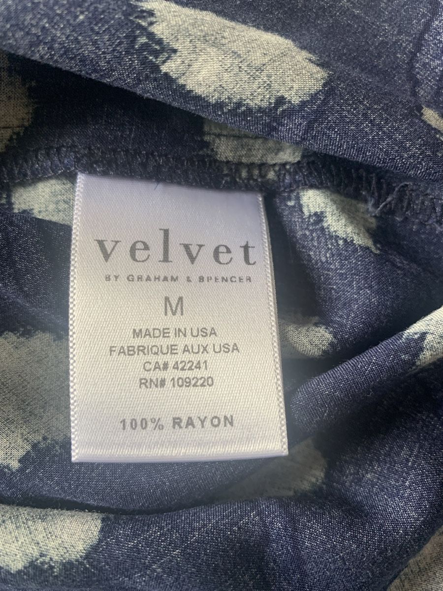 Camicette: Velvet Bluse, Gr. M, 100% Rayon, Top V-Ausschnitt – Usato da Hinwil venduto da Szaeni 2