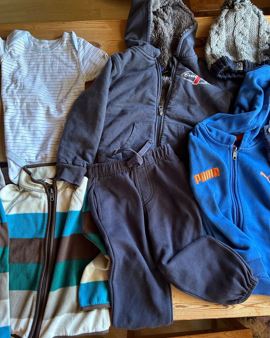 Lotti & Set di vestiti: 9-teiliges Kleiderset Grösse 98 – Usato da Grenchen venduto da Vresi1 3