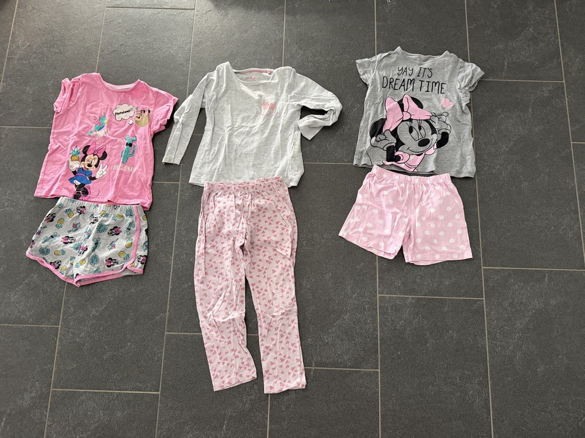 Lotti & Set di vestiti: Mädchen Pyjamas Grösse 116 gebraucht – Usato da Kaisten venduto da Enjoy1976 1