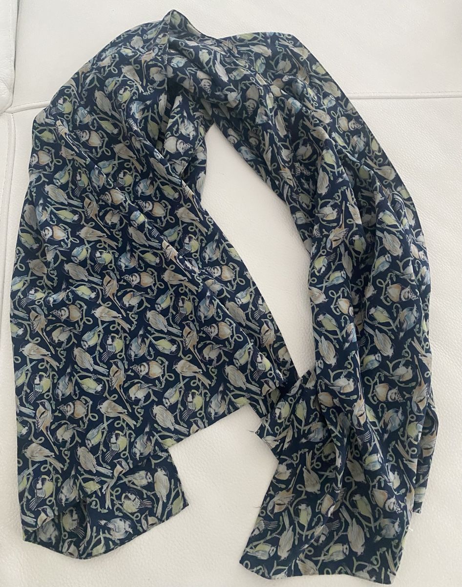 Fabric Frontline Foulard & Sciarpe: Fabric Frontline Seiden Schal 🌸 – Usato da Opfikon venduto da Luis144 2