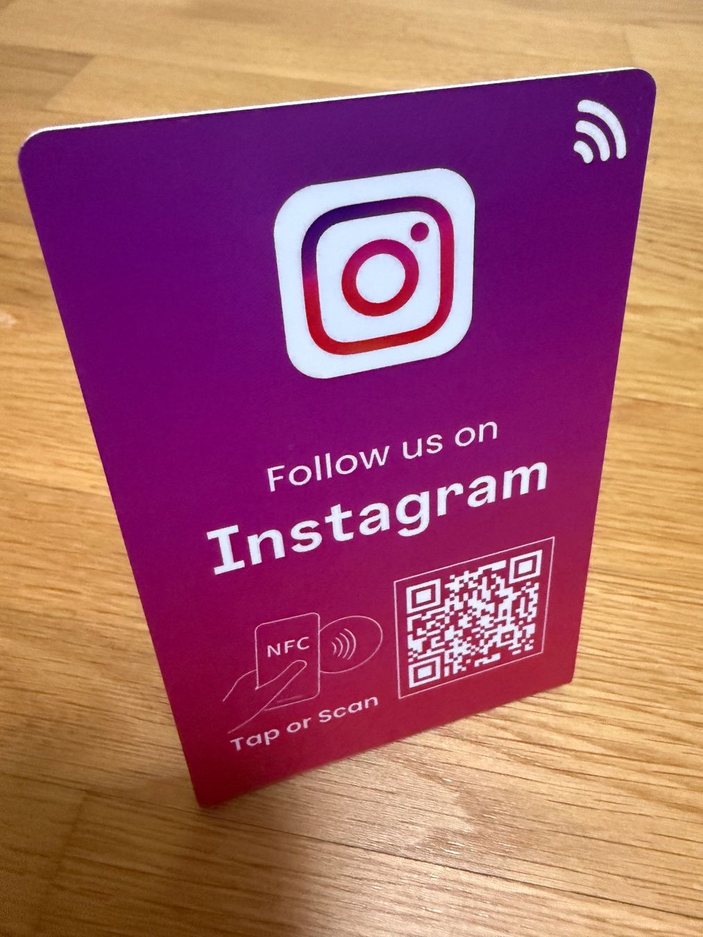 Allestimento di negozi e stand fieristici: Instagram NFC-Tischaufsteller – Nuovo e nell'imballaggio originale da Felsberg venduto da Tapnow.ch