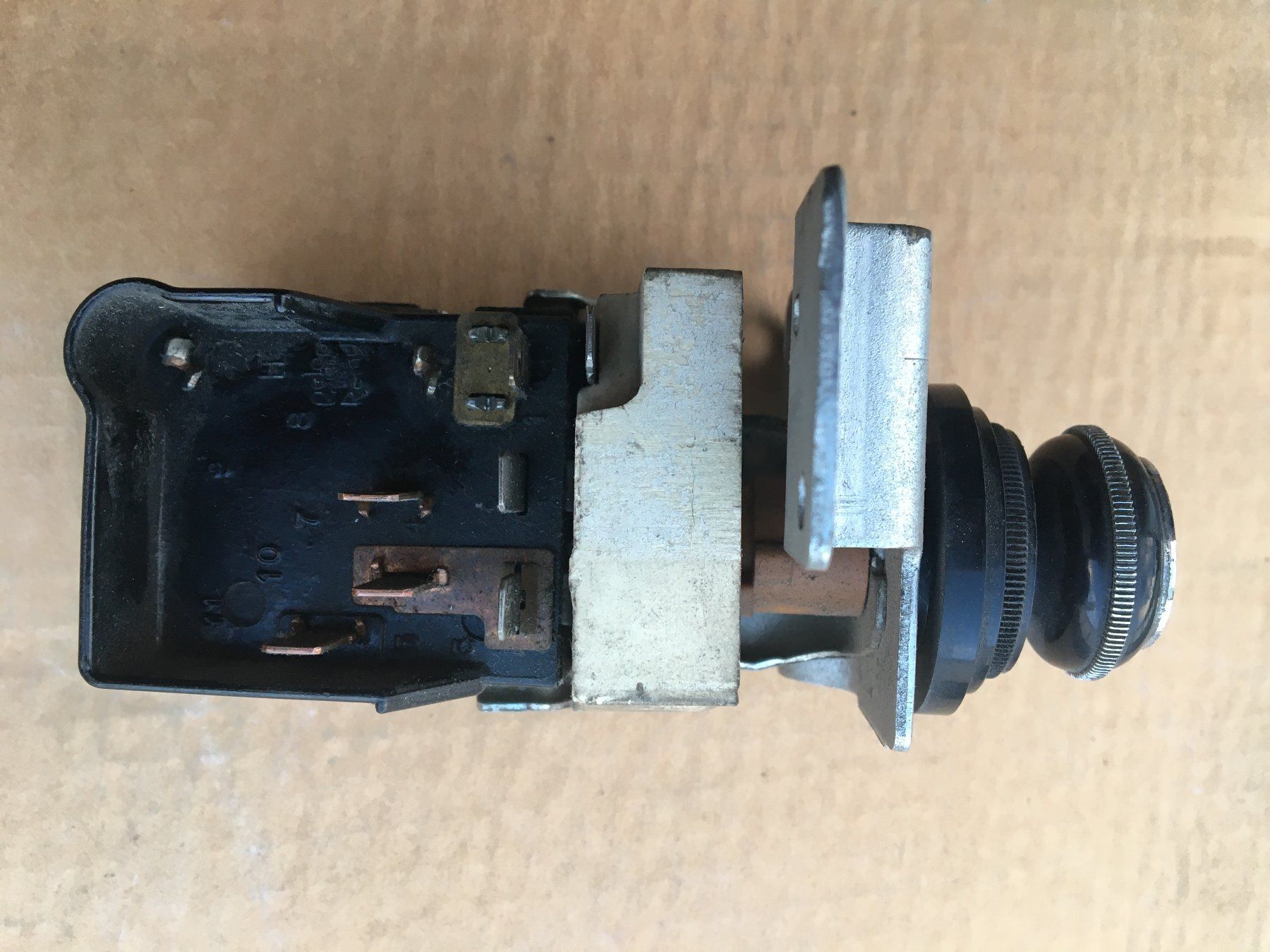 Interruttori: Pontiac 1970 & ? / Interrupteur de phares – Usato da Turin (Salins) venduto da Snake98 1