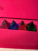 Pyramides décoratives en verre coloré, lot de 4 pièce