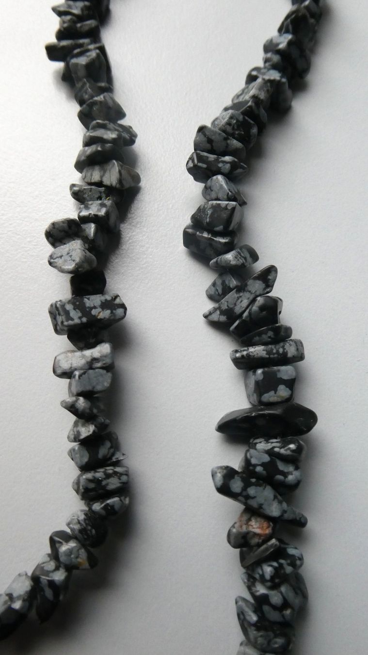 Catenine: Halskette aus Schneeflocken-Obsidian-Splittern – Usato da Frauenfeld venduto da dhour 3