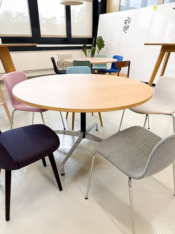 Tavoli: VITRA Eames Segmented Table Dining - Rund - Eiche - 130cm – Usato da Basel venduto da used. 3