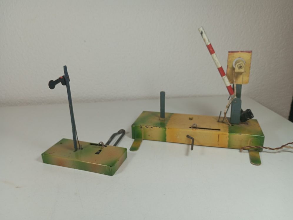Vintage Kibri échelle O - Boîte Signal Sur Plateforme Avec Lampadaire - Fer Blanc 1930