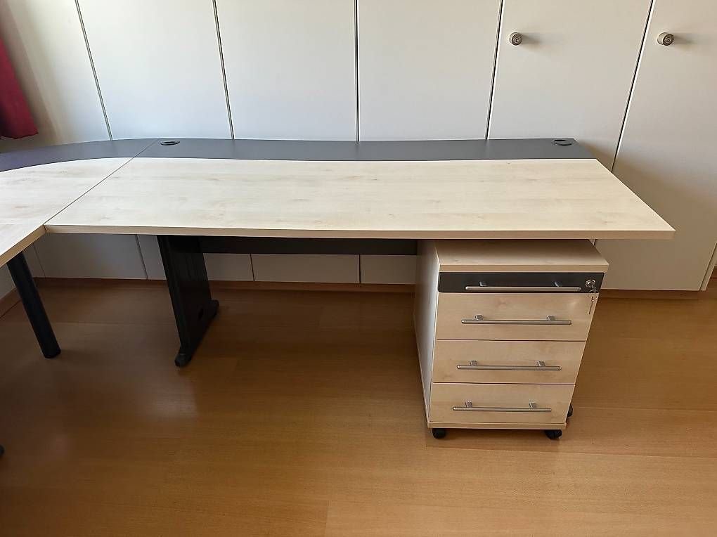 Bureaux: Eckpult Pfister – D'occasion à Unterentfelden par reg_b7p9