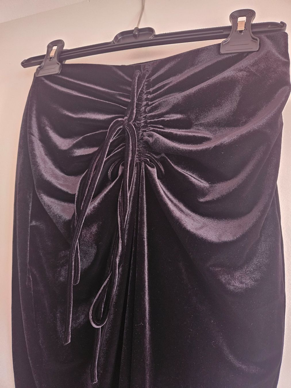 Hugo Boss Röcke: Elegante Samt Rock, Schwarz, Grösse M - – Neu (gemäss Beschreibung) aus Zürich von SkullLady88 1