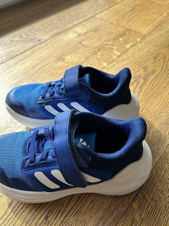Scarpe per ragazzi: Turnschuhe blau, Adidas Gr.30 – Usato da Egnach venduto da Theblackcrow 1