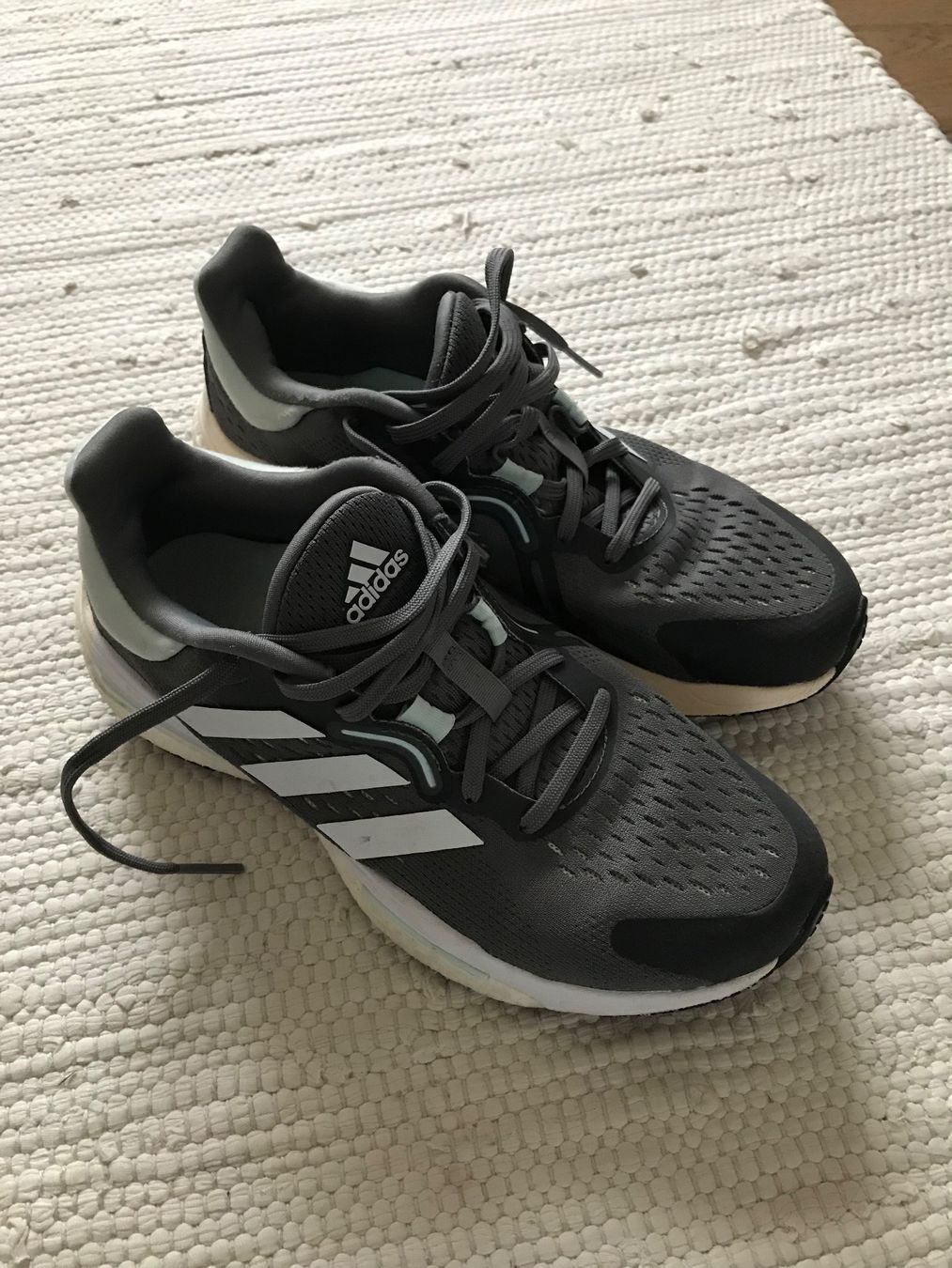 Adidas Scarpe da donna: Adidas Sneakers Run Solar Boost - Gr. 39 – Usato da Affoltern am Albis venduto da variablend