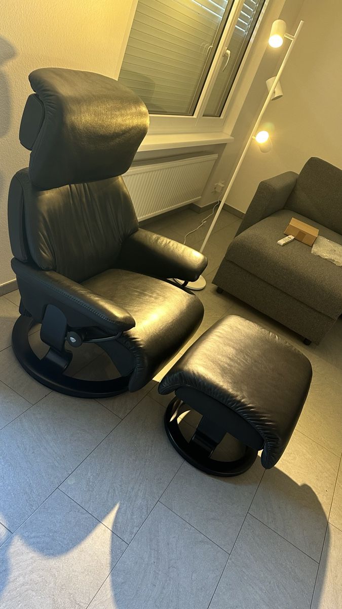 Stressless Poltrone: Stressless Sessel mit Hocker aus Leder – Usato da Ettingen venduto da slg_4107 4