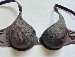 Eleganter BH mit Spitze in Anthrazit, Grösse 85C👙