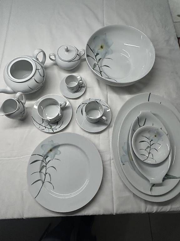 Set di piatti: Servizio Rosenthal Fleur de chine Giglio – Usato da Cugnasco venduto da dilan1