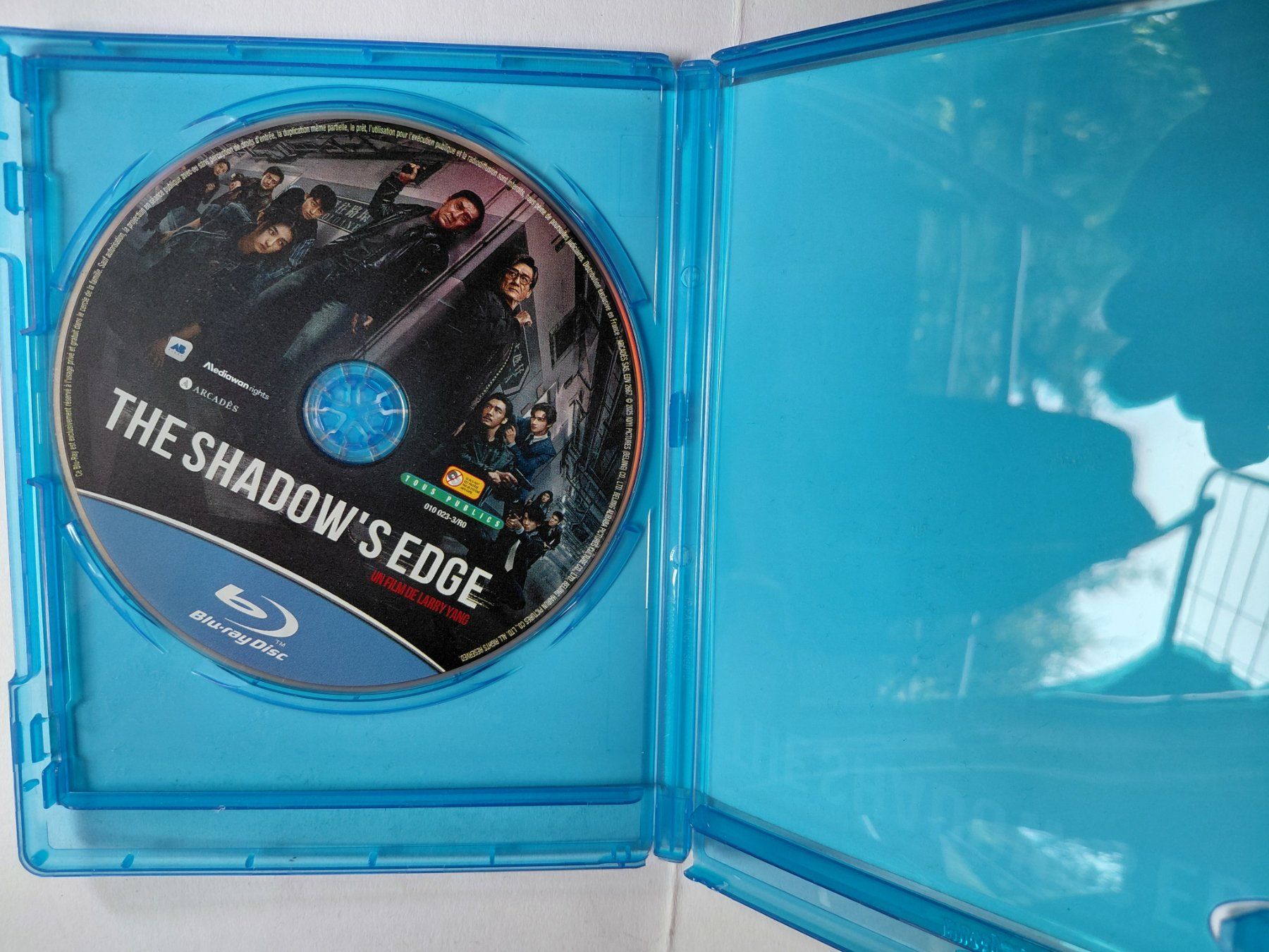 Tous les DVDs: THE SHADOW'S EDGE – D'occasion à Denges par Hellboy10 3