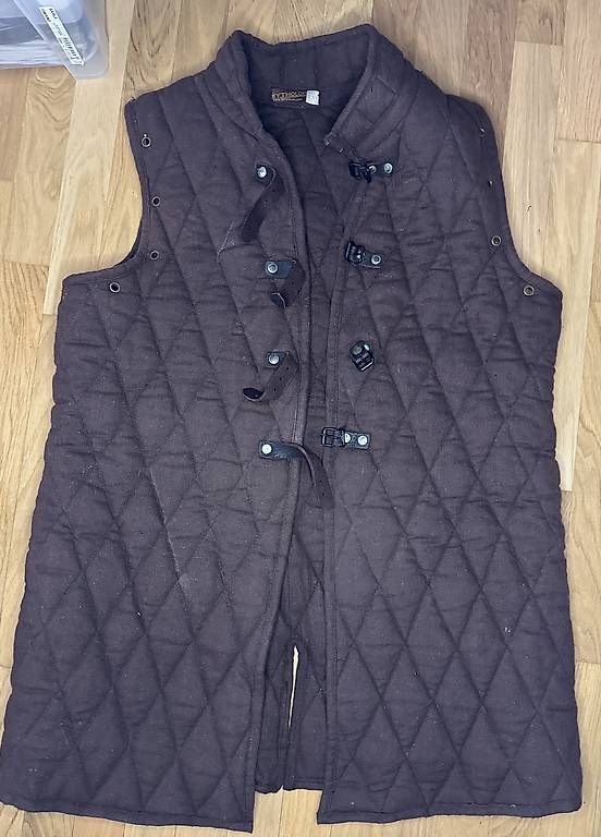 Costumi: Gambeson XXL – Usato da Kaisten venduto da TerraAge1984