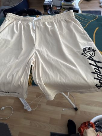 Kurze Hosen beige Grösse XL mit Aufdruck neu