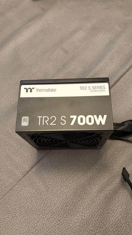 Thermaltake Componenti elettronici: PSU Thermaltake PC 700w – Usato da Fribourg venduto da AlexSantos
