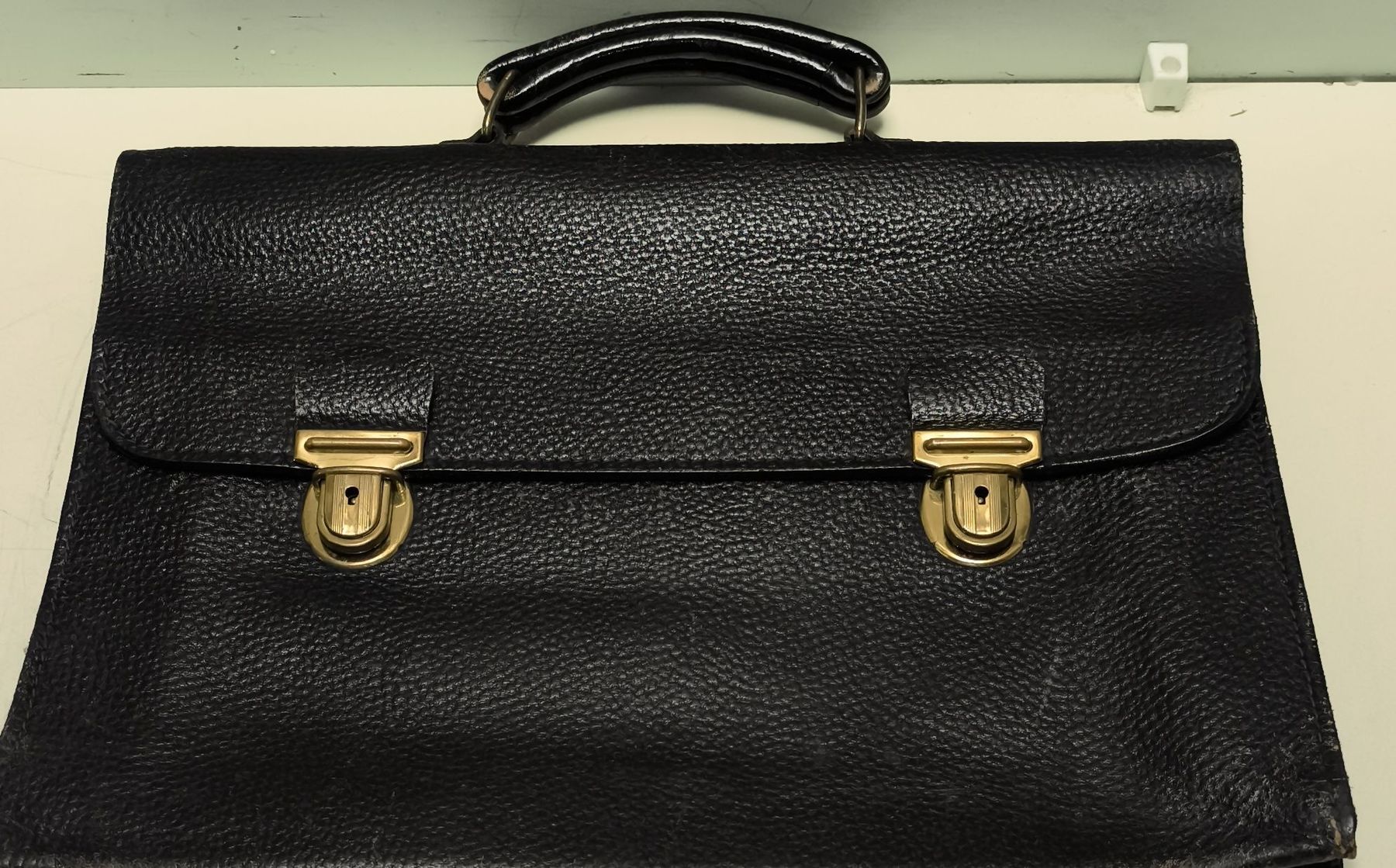 Valigie & Borse: Klassische Leder Aktentasche Schwarz(em78)) – Usato da Künten venduto da Schnaepplihuus