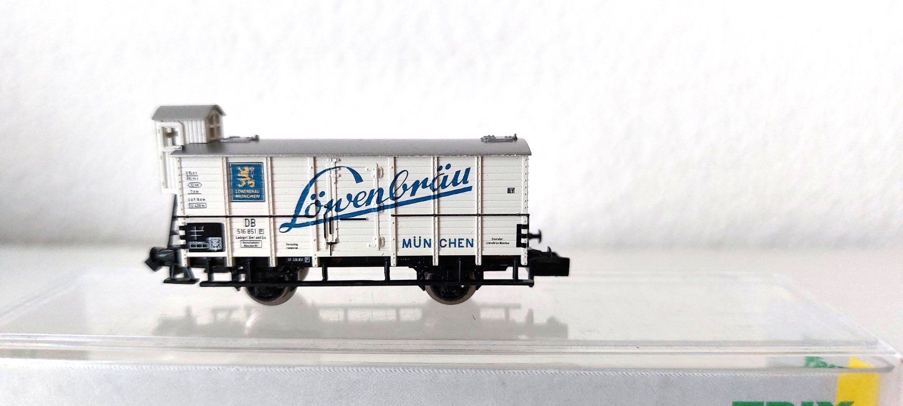 Trix Modelleisenbahnen: Minitrix 15927 Gedeckter Güterwagen mit Bremserhaus DB – Neu und originalverpackt aus Biberist von Ntrains