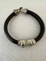 Stilvolles Lederarmband in Schwarz mit Silber-Elementen
