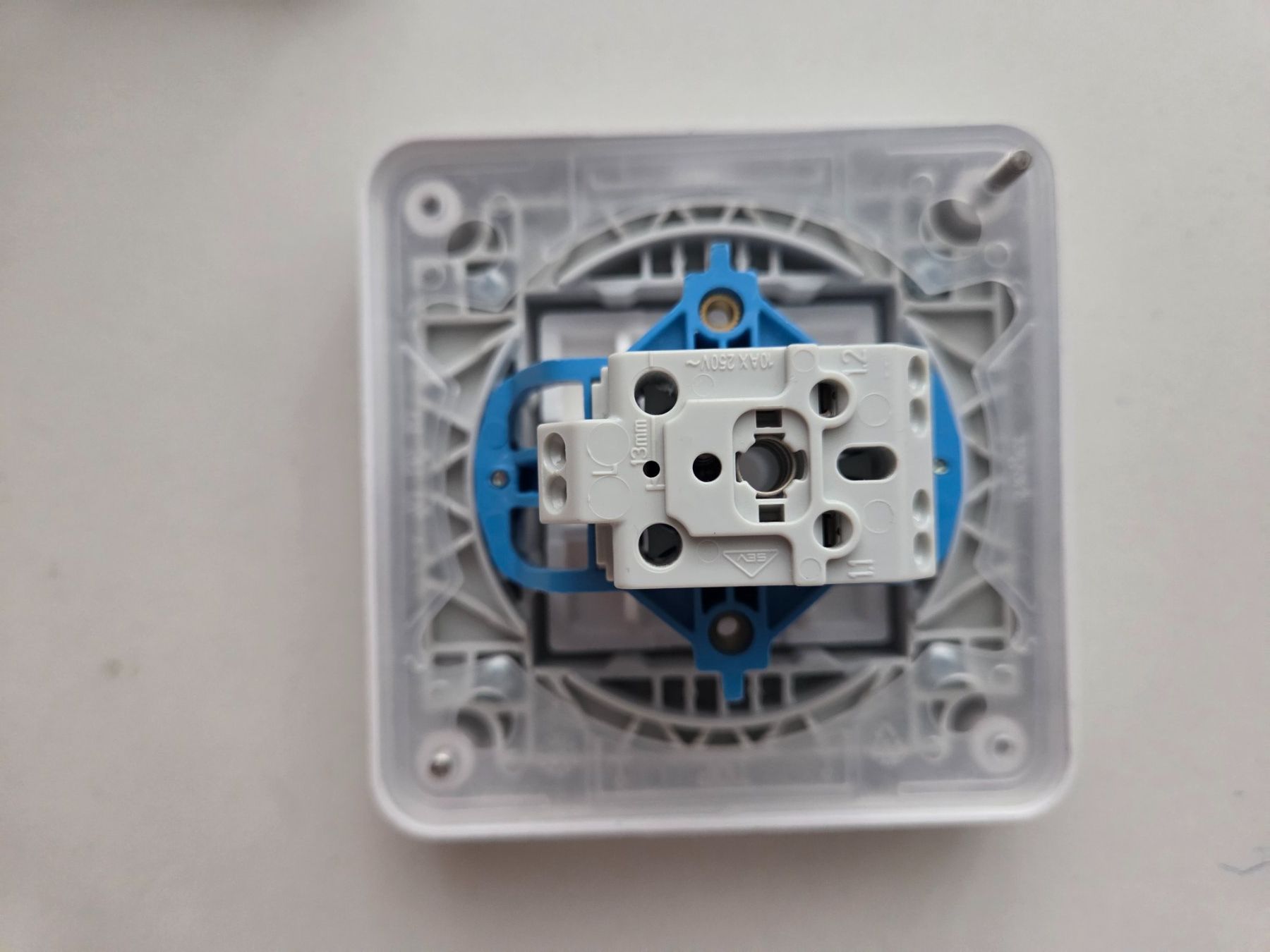 Hager Interruttori: Hager Schalter Aufsatz Robusto SCH3 Feuchtraumschalter – Usato da Zürich venduto da eymen20 1