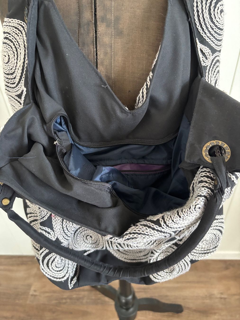 Borse da donna: Schöne Stoff Tasche schwarz/beige – Usato da Kleinandelfingen venduto da Baba23 1