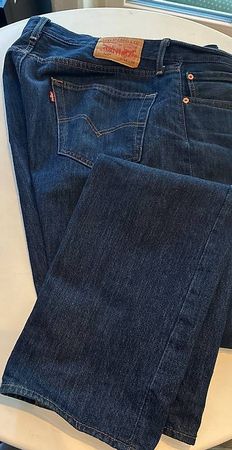 Levi's Jeans dunkelblau Gr. 34/32 Top erhalten Frühling