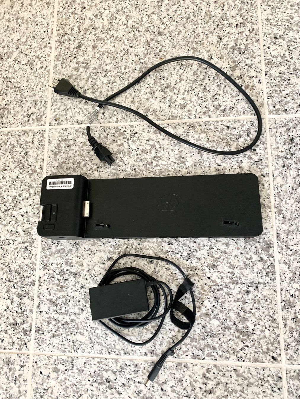 Hewlett Packard Docking station: hp 2013 UltraSlim Docking Station – Usato da Burgdorf venduto da kunterbunts01