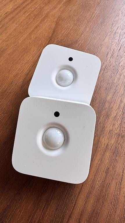 Interruttori: Philips Hue Bewegungssensor 2 Stück – Usato da Kloten venduto da dan_jq6r